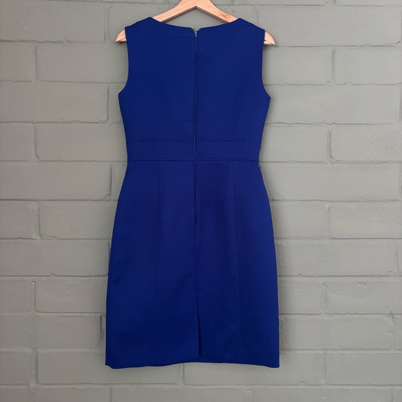 Tahari Arthur S. Levine Blue Sheath Dress Gold Buckle Size 4 Career Workwear - Picture 4 of 13